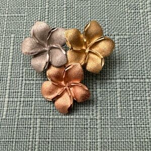 14 KT gold pendant in white, yellow and rose gold